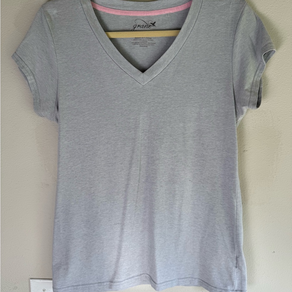 Grane women’s Gray Fitted v-neck Short Sleeve Tee (XL)